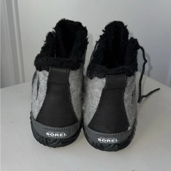 Sorel Women’s Out and About Black and Gray Winter Boots Size 7 - Picture 2 of 5